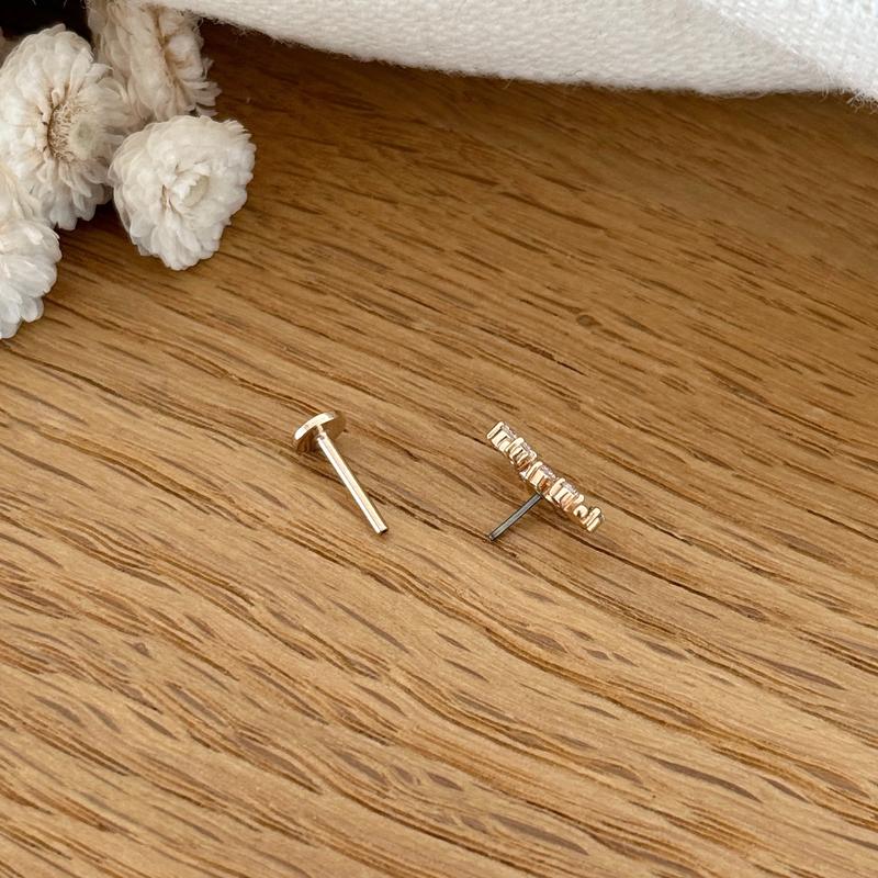 Piercing oreille "Fila" plaqué or – Image 3