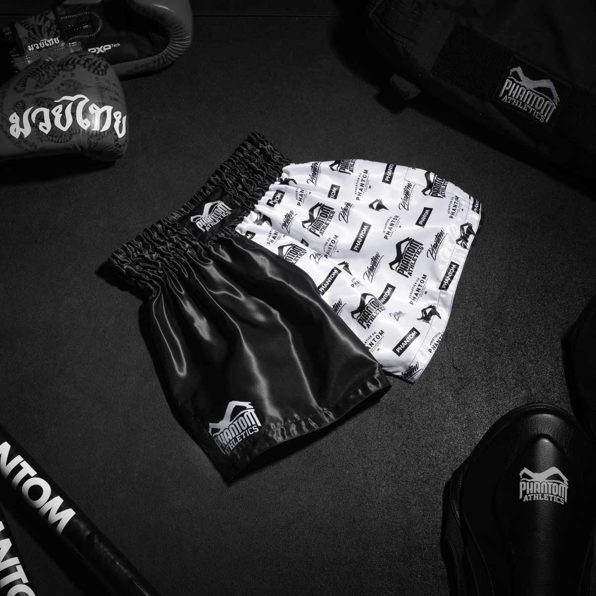 Muay Thai Shorts Legend - Schwarz/Weiß – Image 4