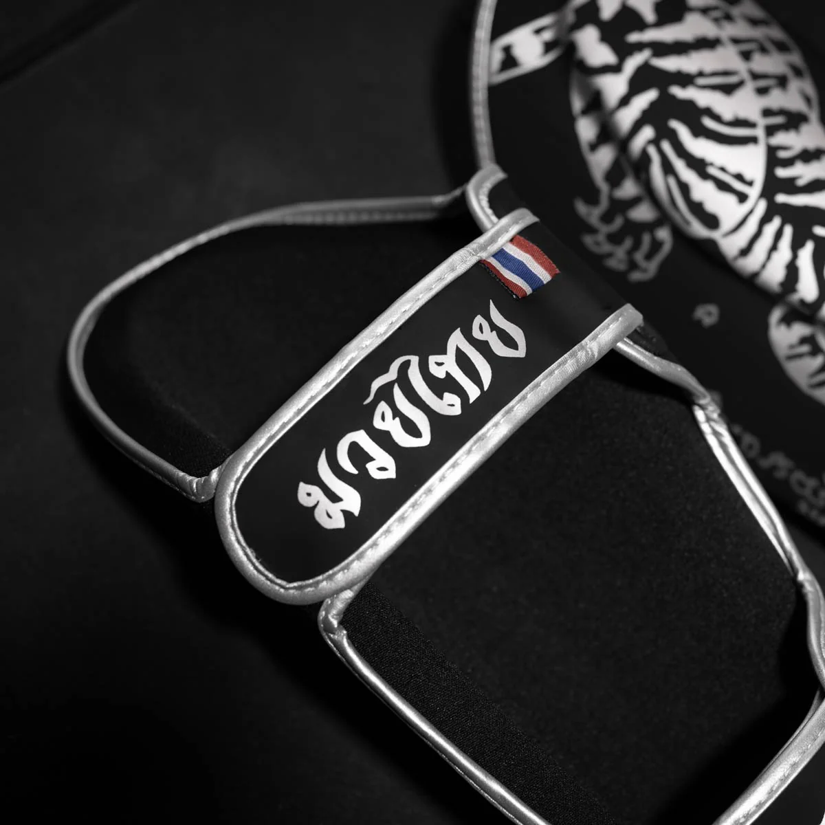 Schienbeinschutz Muay Thai - Limited Silver Edition – Image 4