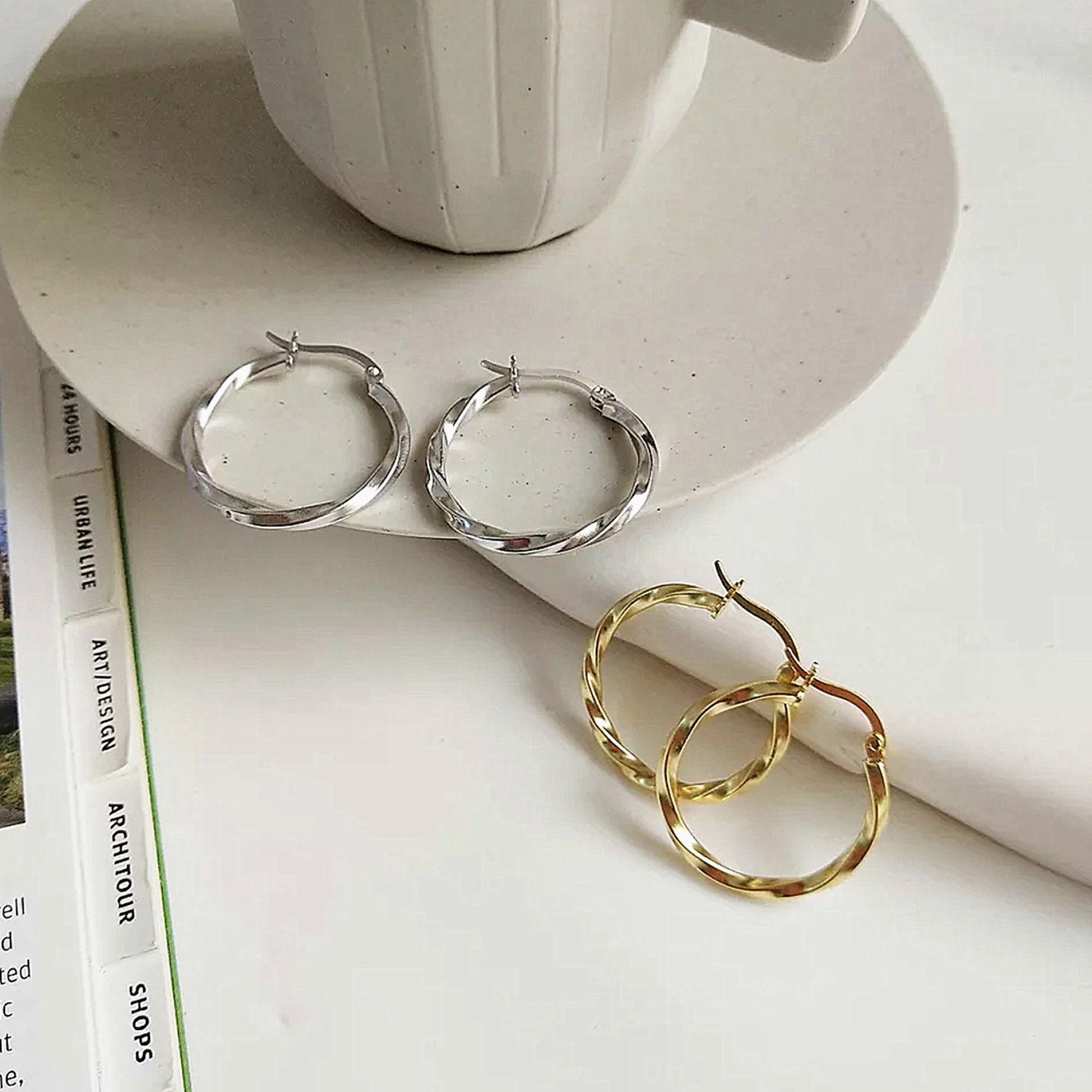 Boucles d’oreilles Créoles Cercle Torsadées – Image 4