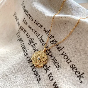 Collier Pendentif Médaillon Rose