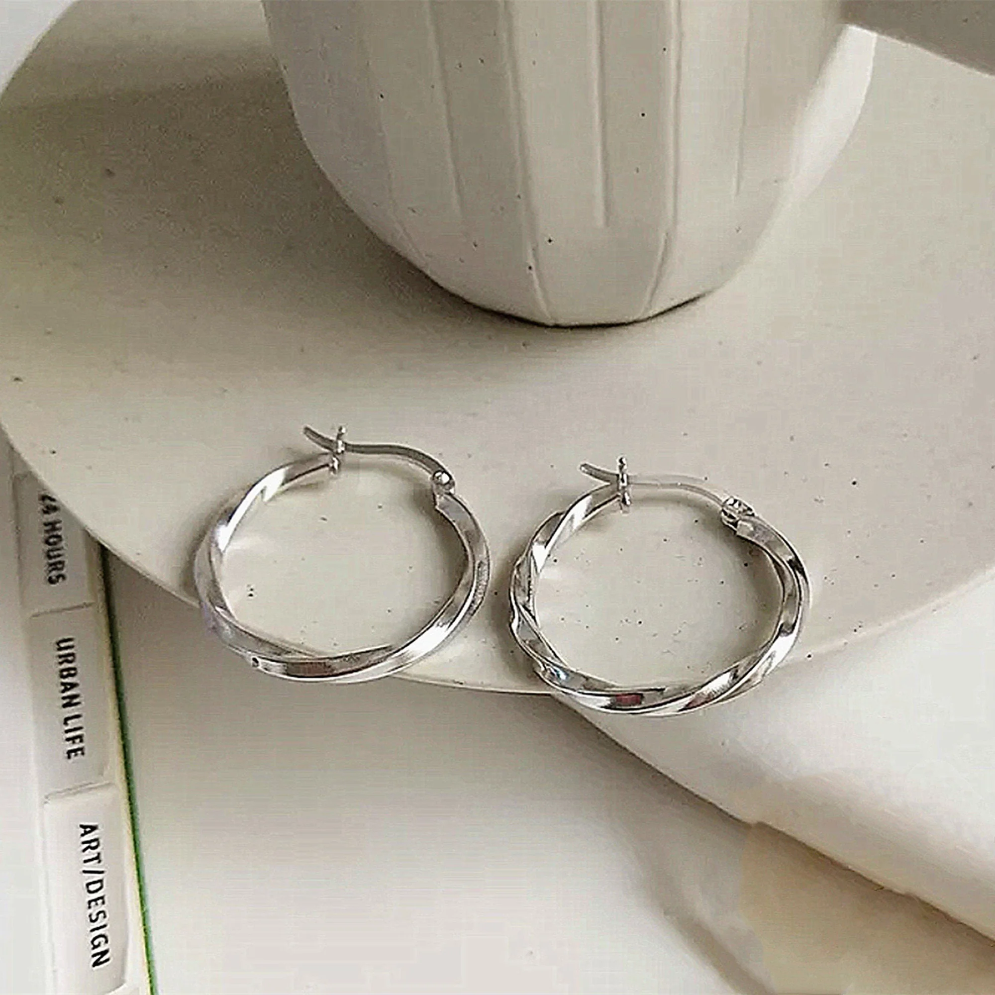 Boucles d’oreilles Créoles Cercle Torsadées – Image 6