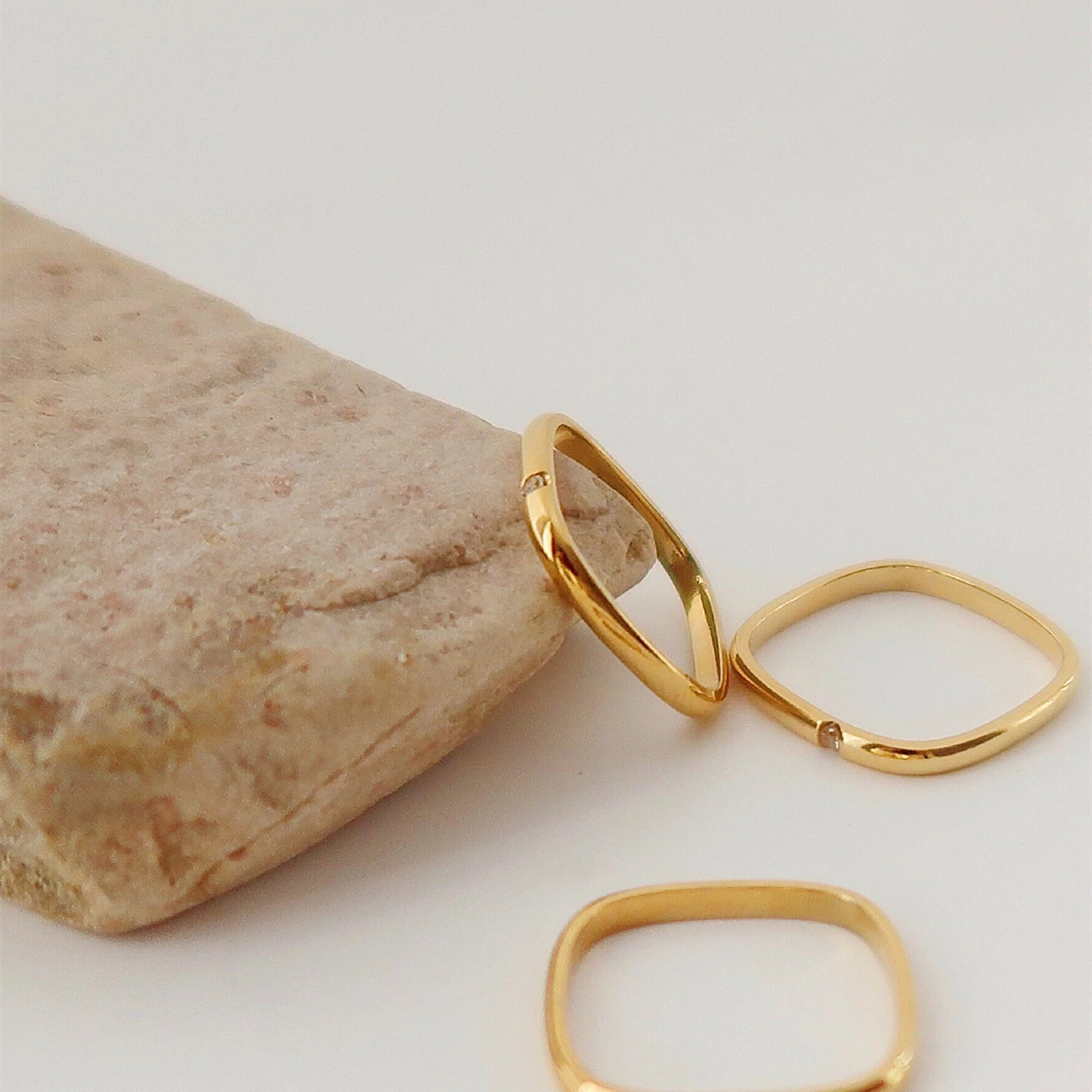 Bague Anneau Carrée avec Zircon – Image 7