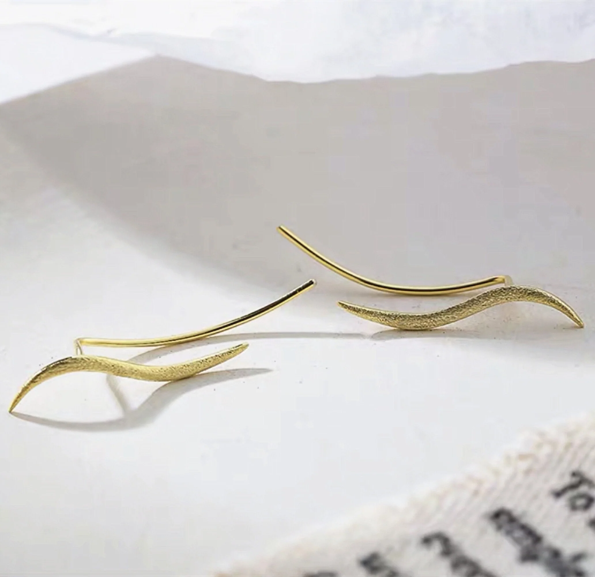 Boucles d'oreilles Grimpantes Forme Vague – Image 5