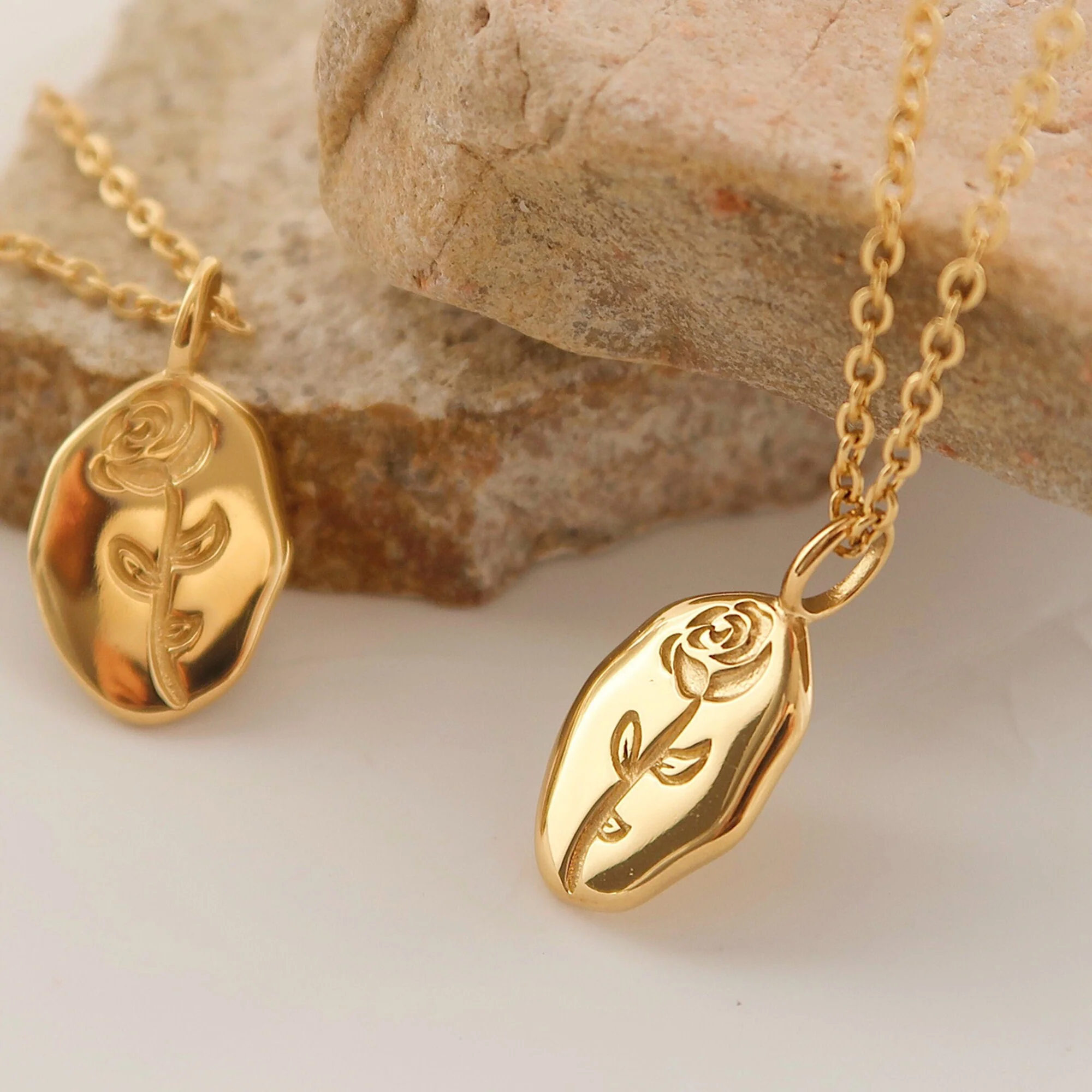 Collier Médaillon Gravé Fleur de Rose – Image 4