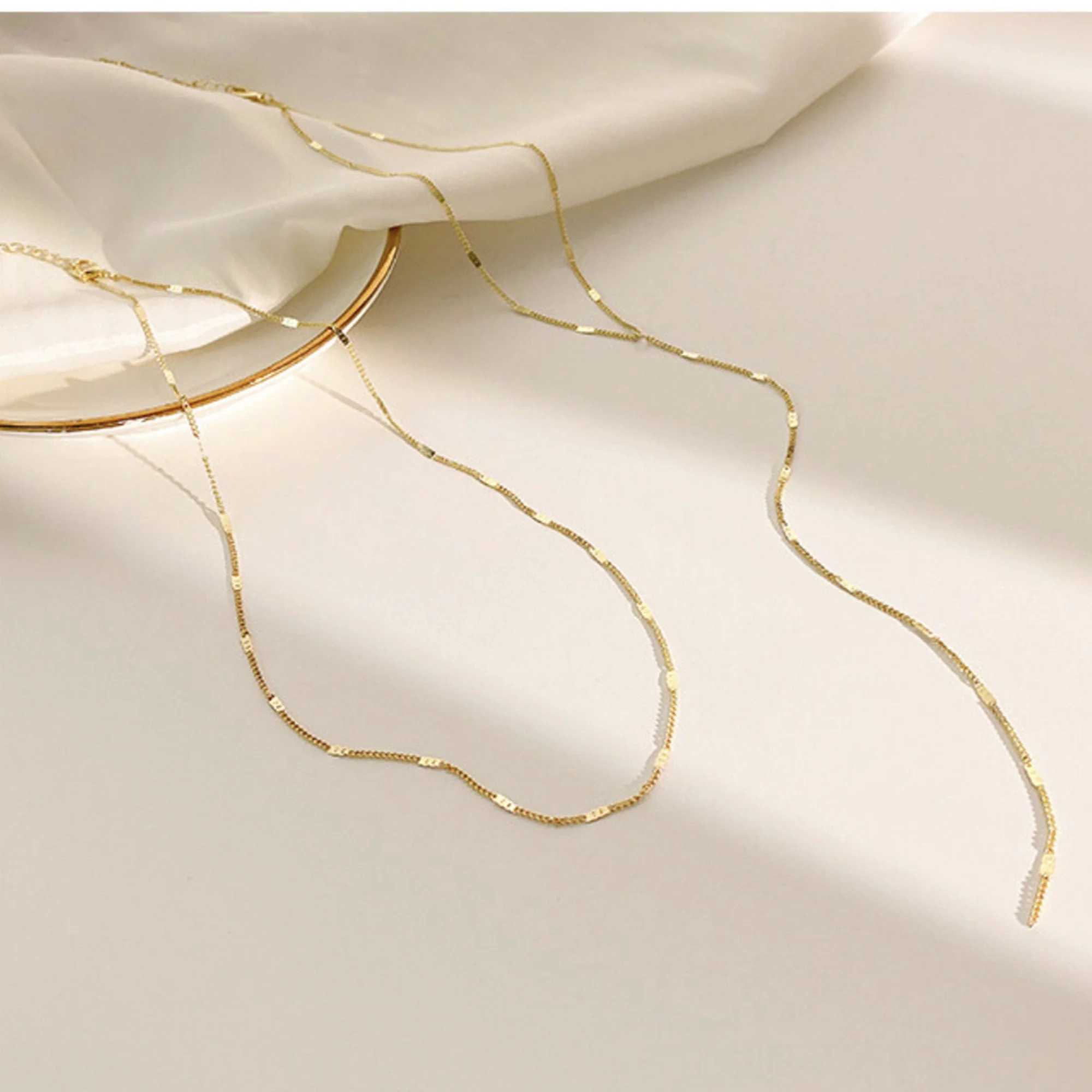 Lot de deux colliers Ras de cou de chaîne Fine Forme "Y" – Image 5