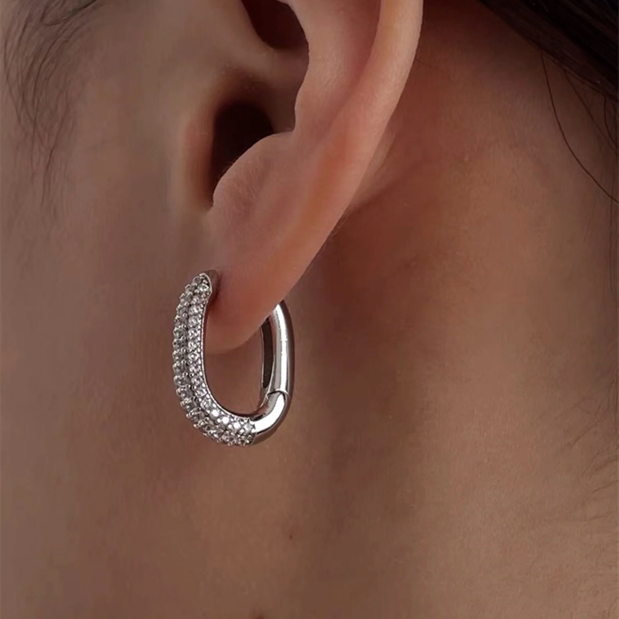 Boucles d'oreilles Créoles Epaisses Zircon – Image 3