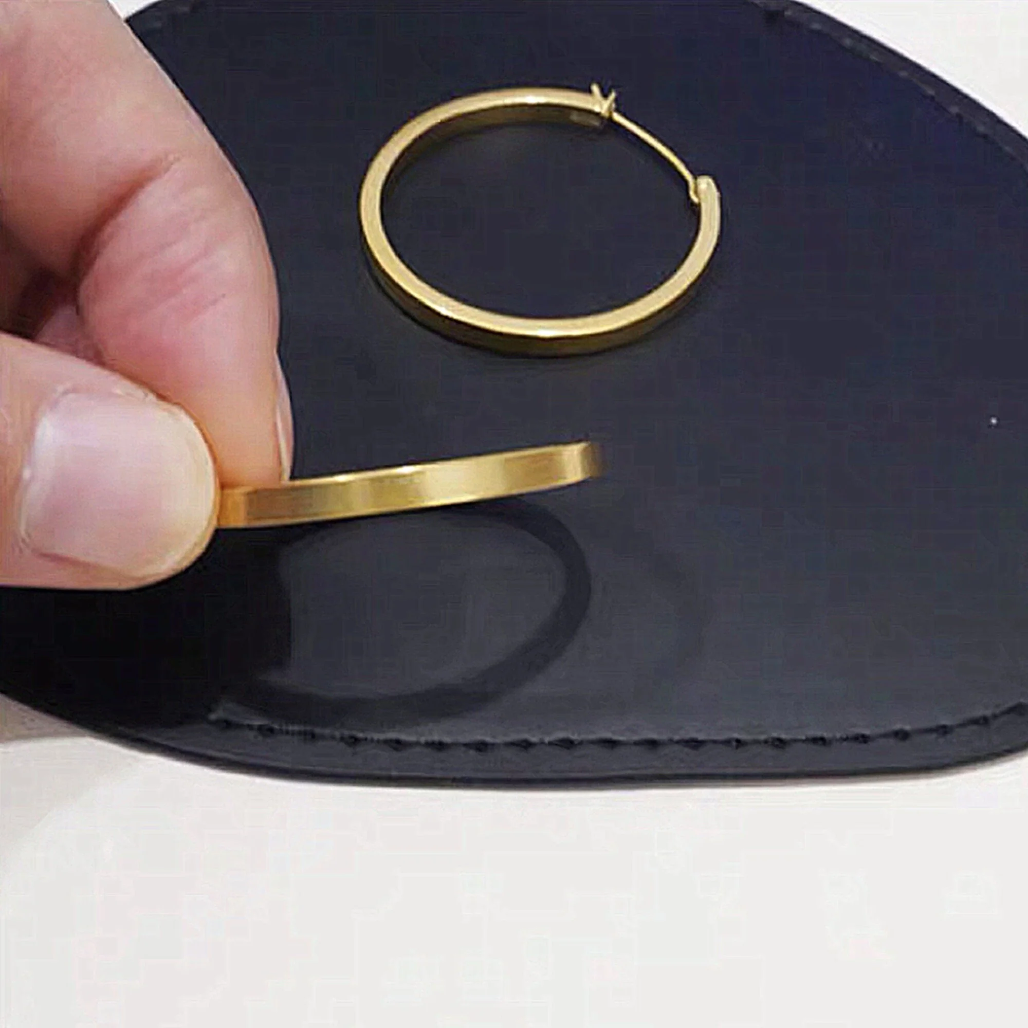 Boucles d’oreilles Créoles Cercle Bords Carrés – Image 9