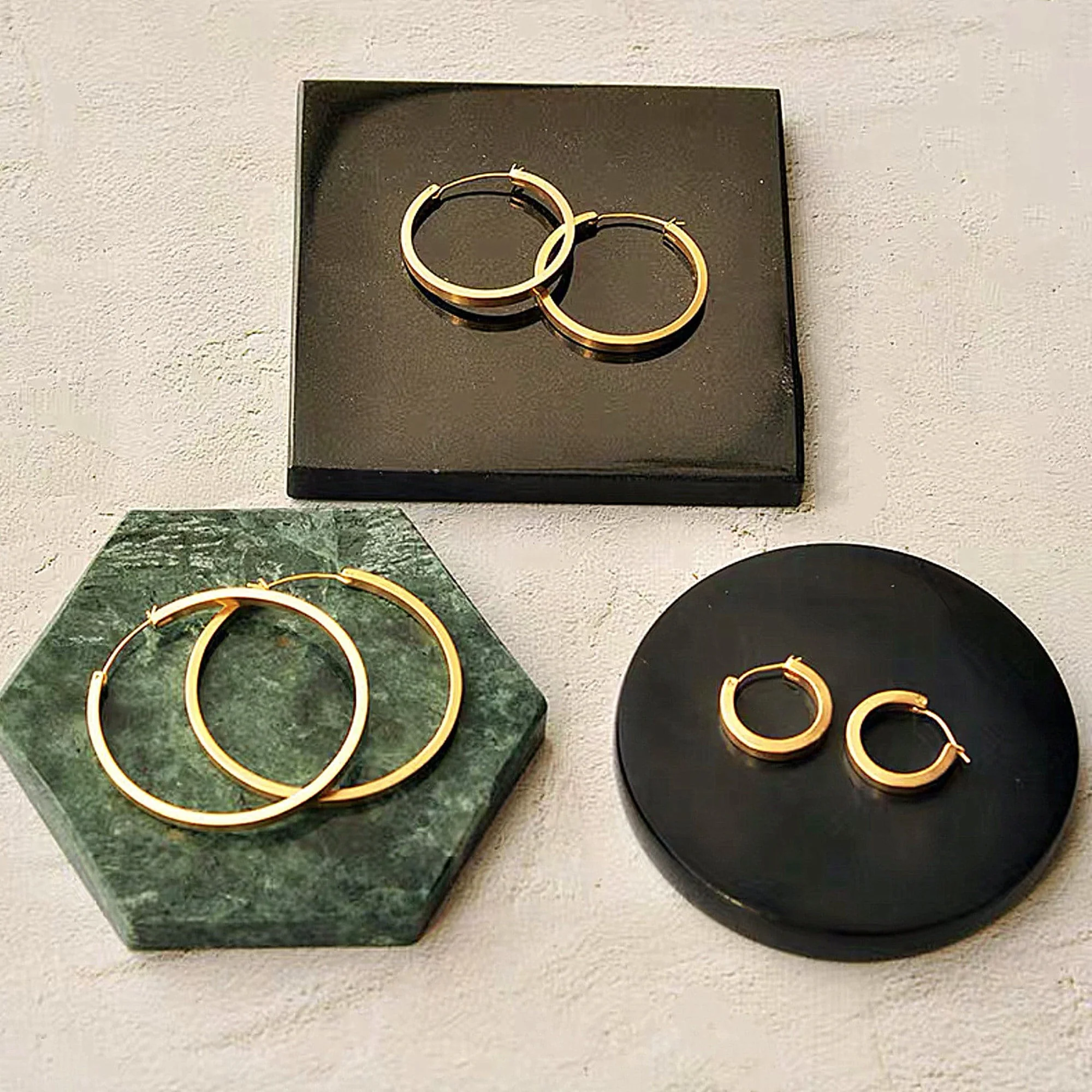 Boucles d’oreilles Créoles Cercle Bords Carrés – Image 8