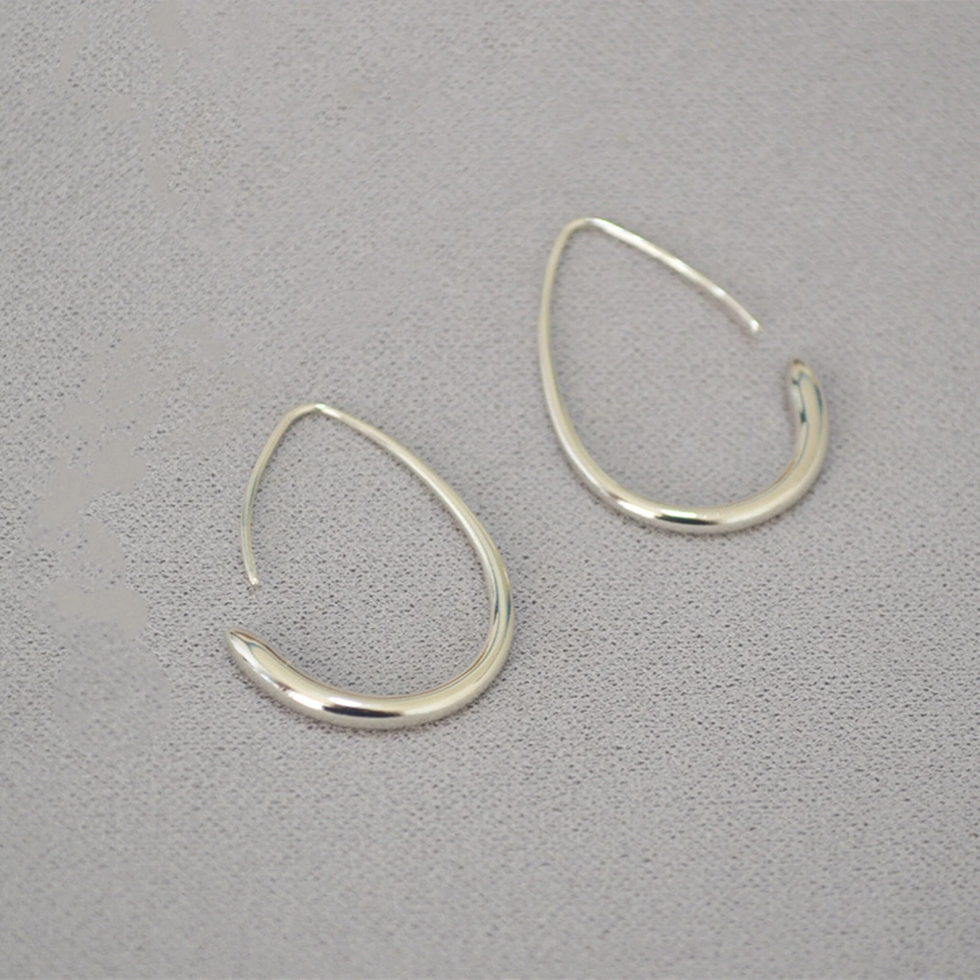 Boucles d’oreilles Créoles Forme Goutte d'eau – Image 4