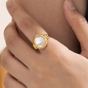 Bague Chevalière Vintage Ovale Nacre Blanche