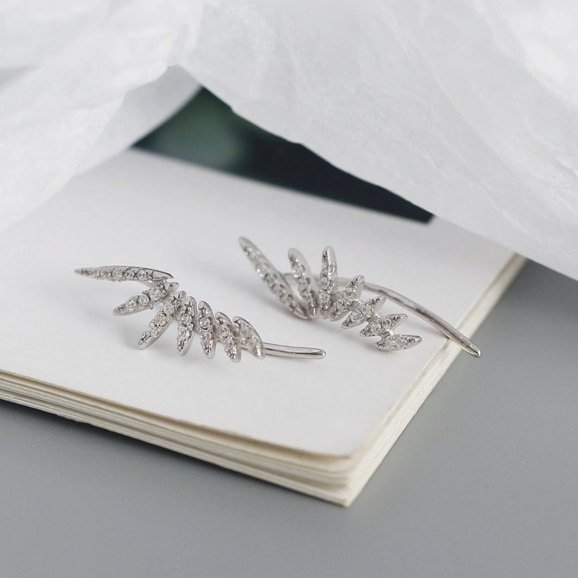 Boucles d'oreilles Grimpantes Ailes d'Ange Zircon – Image 8