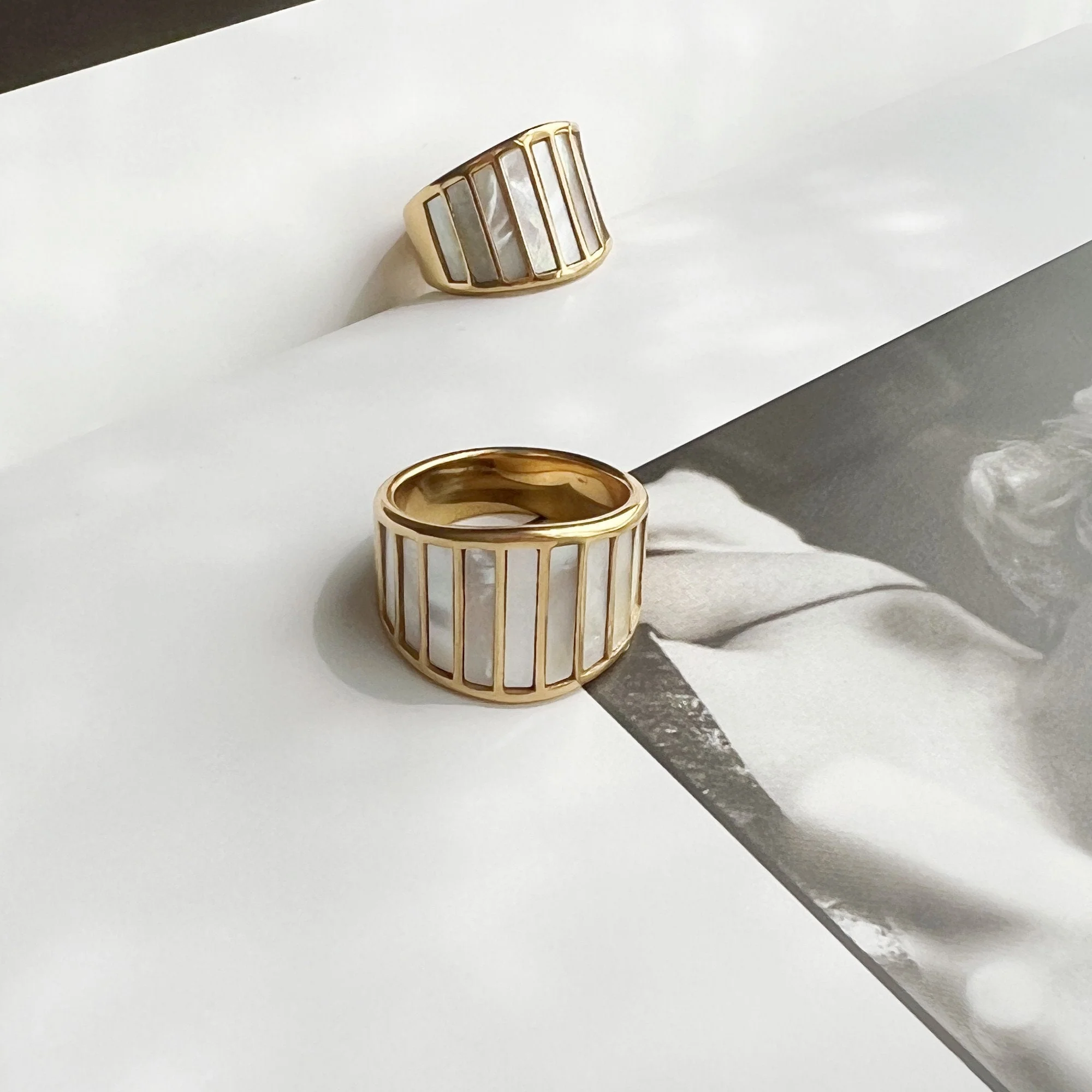 Bague Chevalière Nacre Epaisse Vintage – Image 8