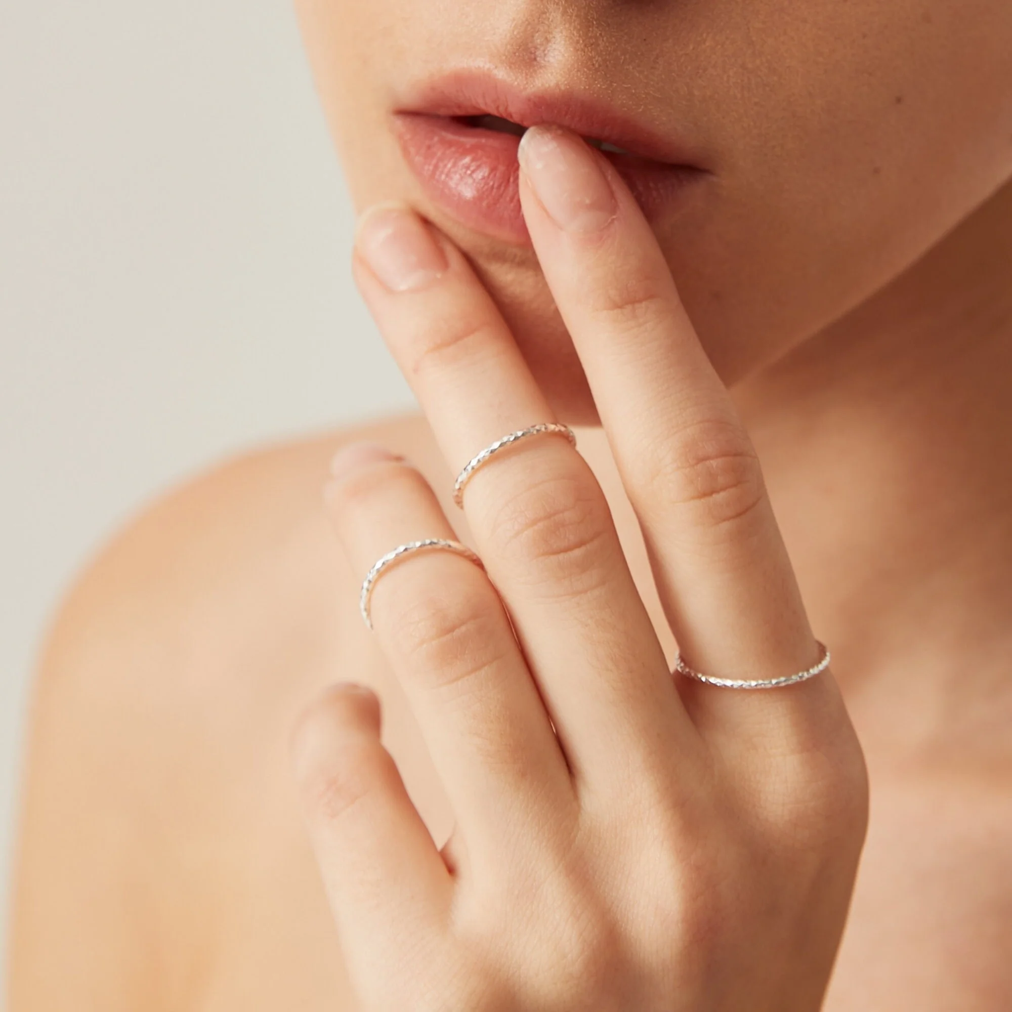 Bague Fine Martelée Argent – Image 5