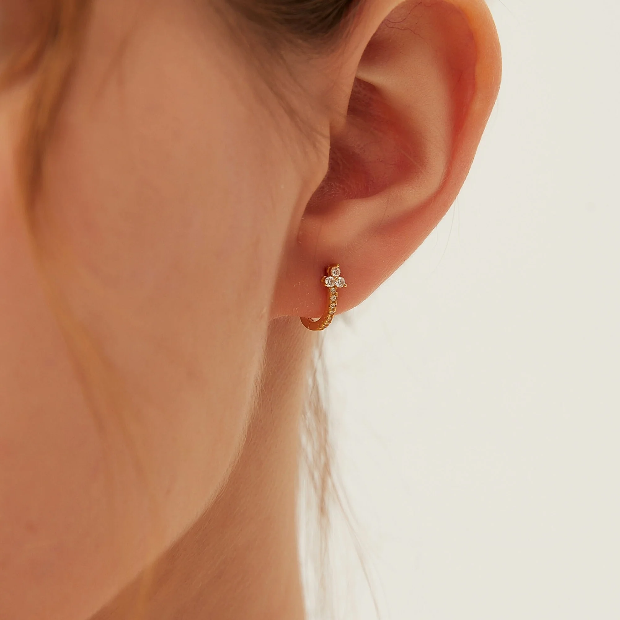 Boucle D'oreille Mini Créole Trèfle Trois Zircon Fleur – Image 2