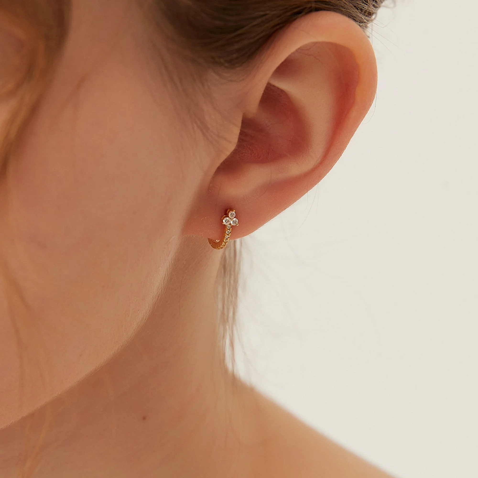 Boucle D'oreille Mini Créole Trèfle Trois Zircon Fleur – Image 5