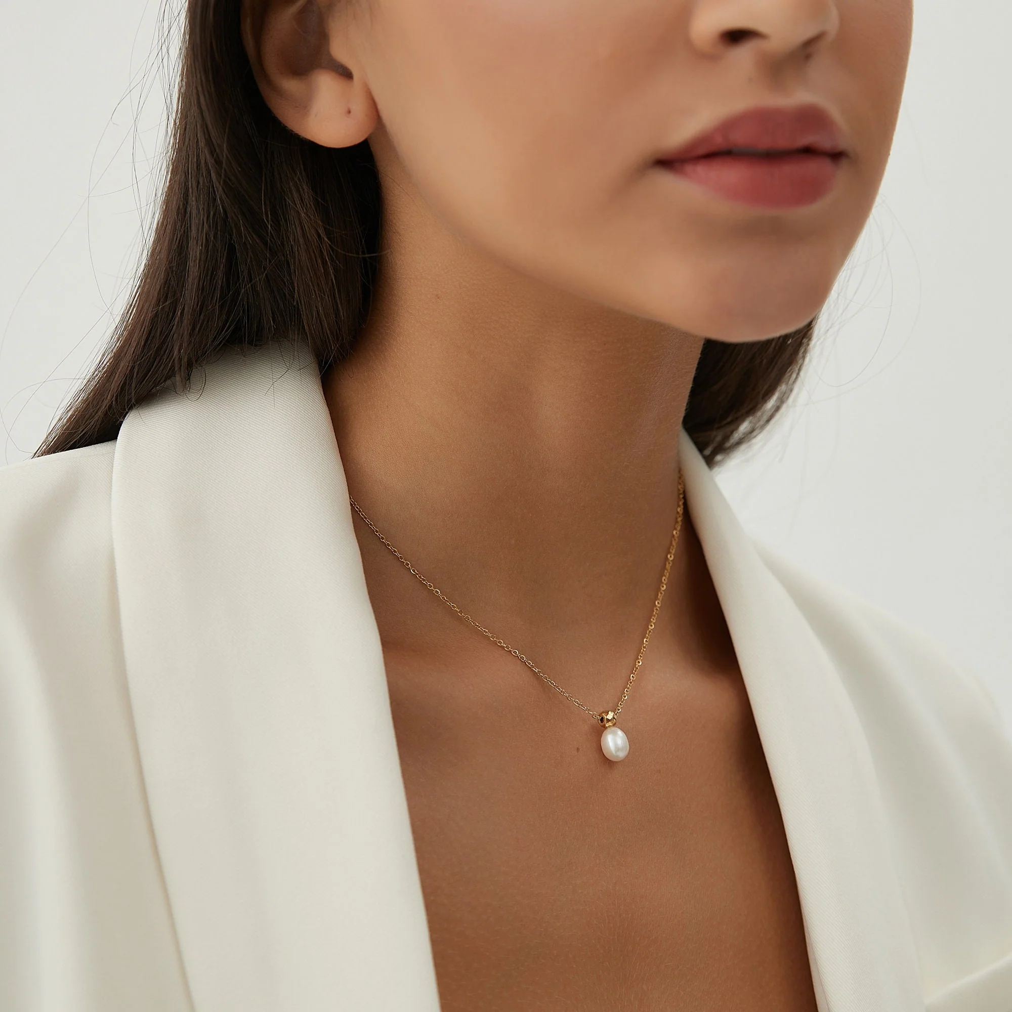 Collier Pendant Perle d'eau Douce Ovale avec Boule Dorée – Image 6