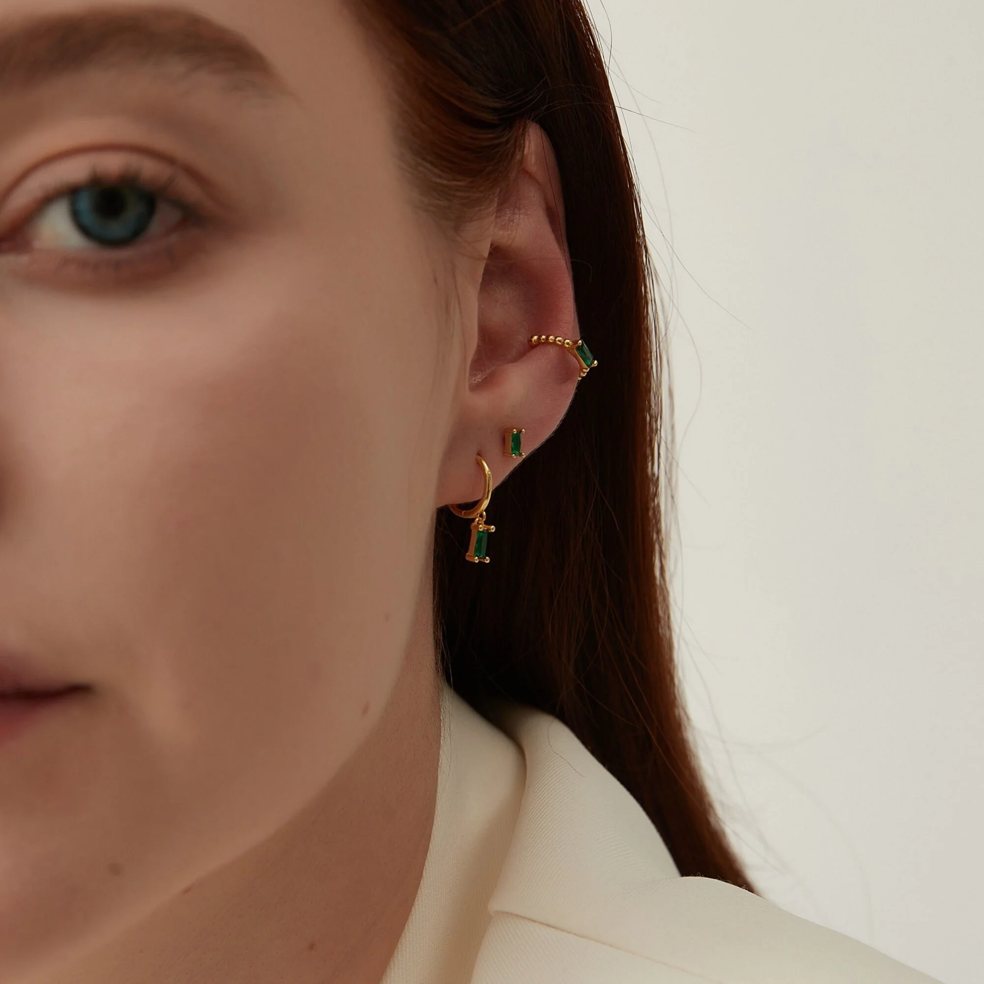Boucles d'oreilles Mini Créole Imitation Emeraude – Image 3