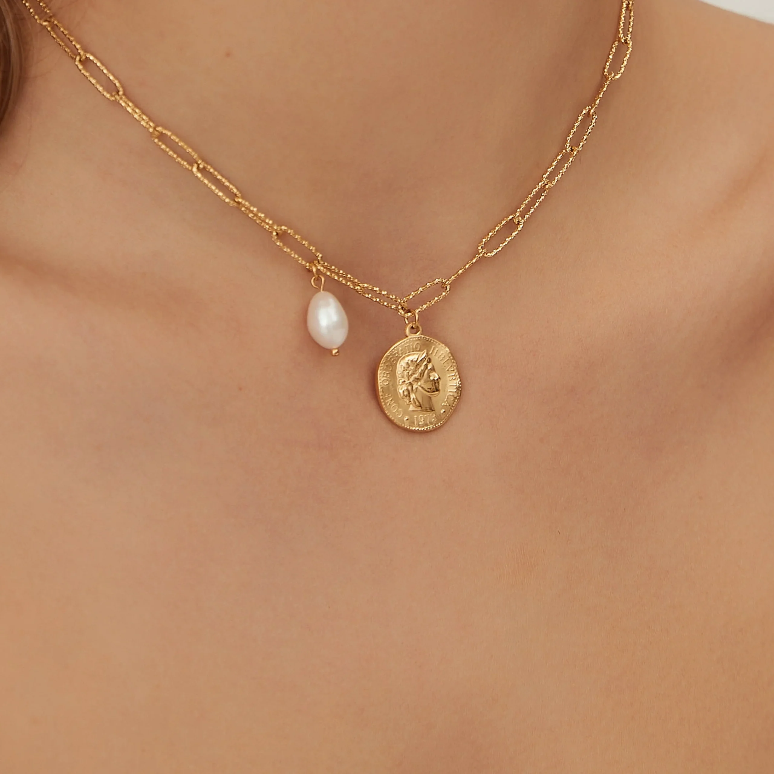 Collier Médaillon Monnaie Antique avec Perle Baroque – Image 2