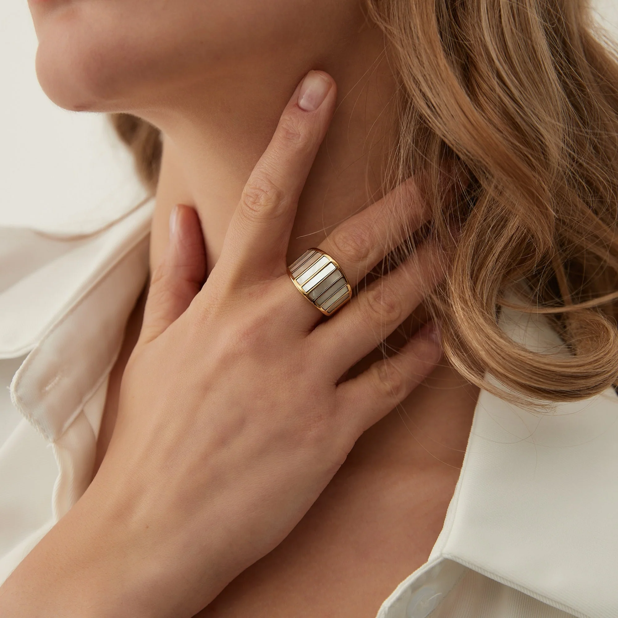 Bague Chevalière Nacre Epaisse Vintage – Image 5