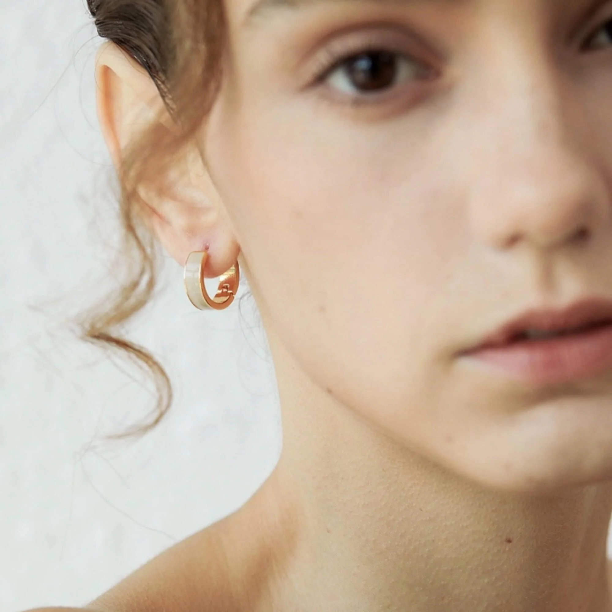 Boucles d'oreilles Créoles Epaisses Email Gris