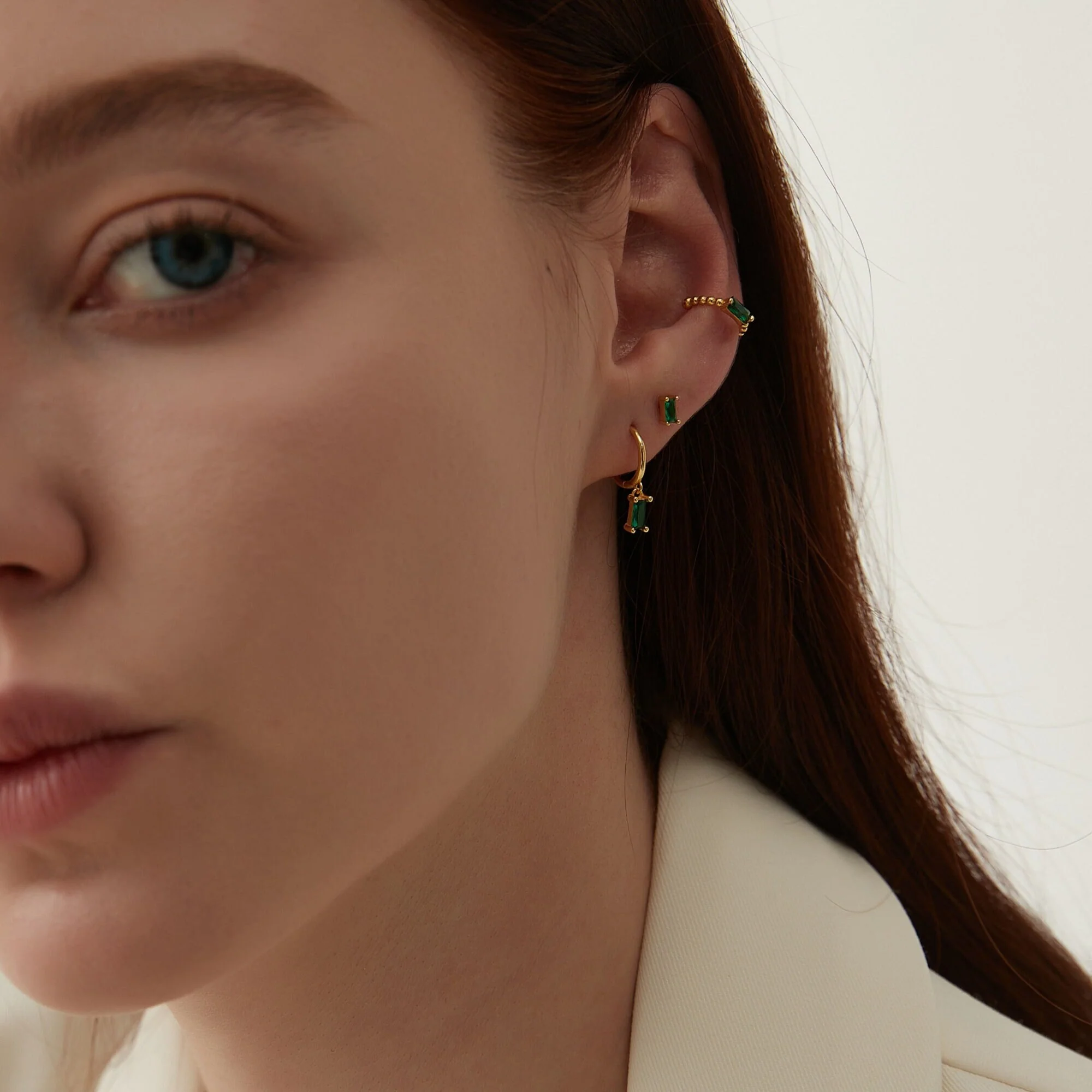 Boucles d'oreilles Mini Créole Imitation Emeraude – Image 2