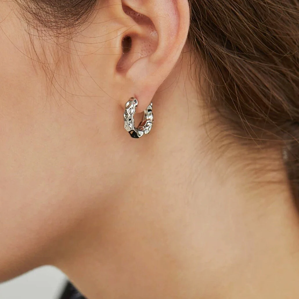 Boucles d'oreilles Créoles Epaisses Martelées – Image 2