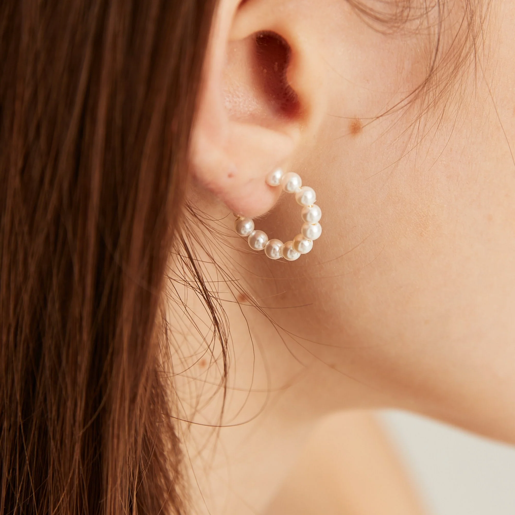 Boucles d’oreilles Créoles en Perles de Coquillage, en Aquamarine ou en Labradorite – Image 2